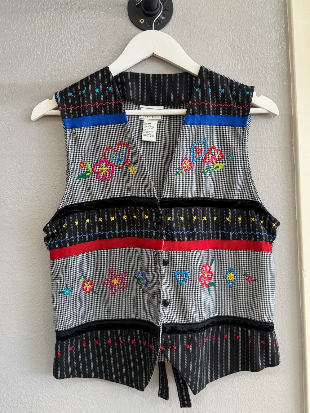 Embroidered Black & Gray Patterned Sleeveless Vest